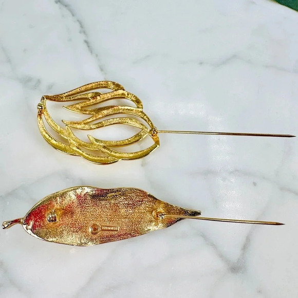 Vintage Leaf Brooches 2 Pins Monet Kramer Signed Gold Tone Pearl - Picture 9 of 11